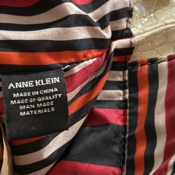 Anne Klein Cream Hobo Tote Style Handbag - Picture 5 of 5